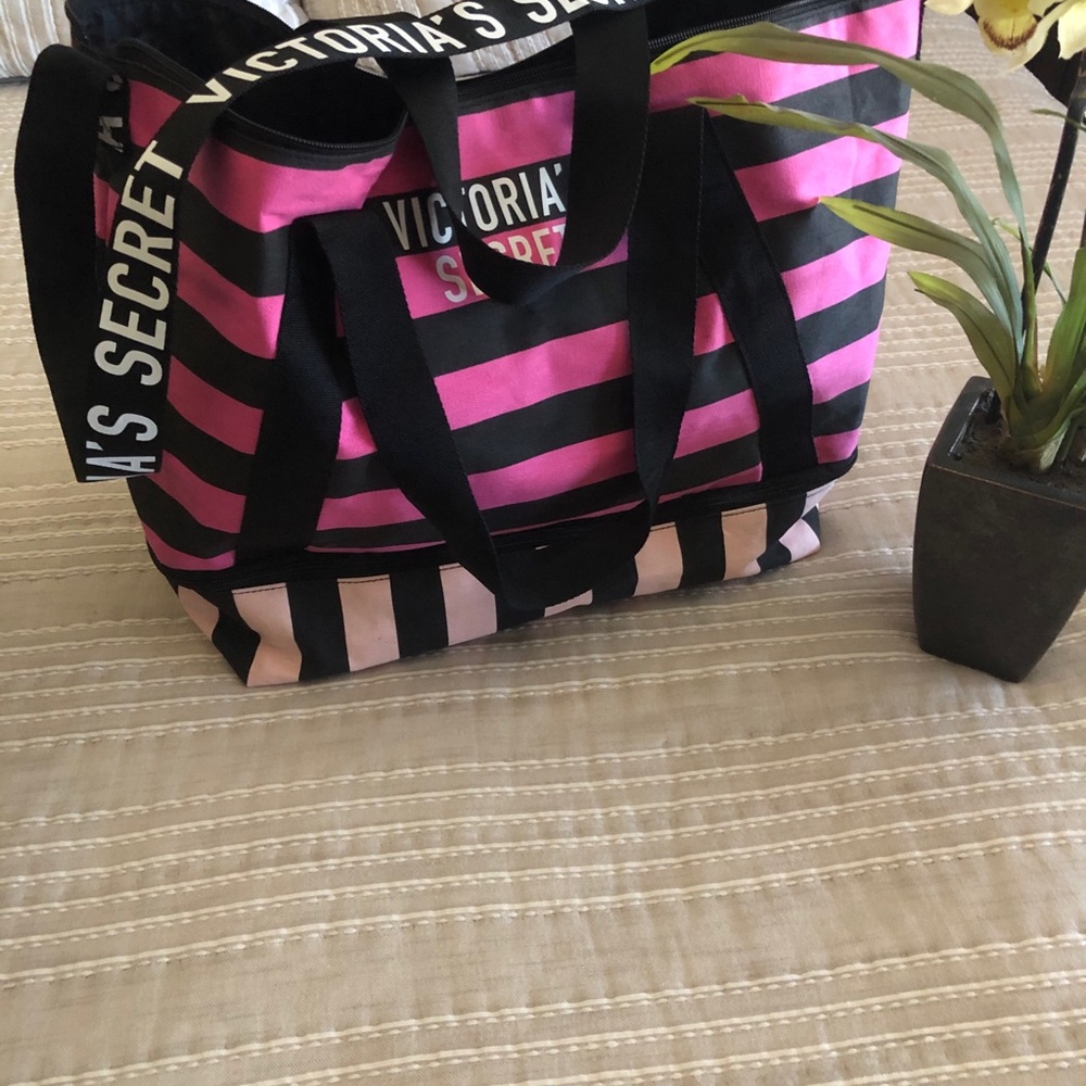 Victoria’s Secret - Picture 2 of 2